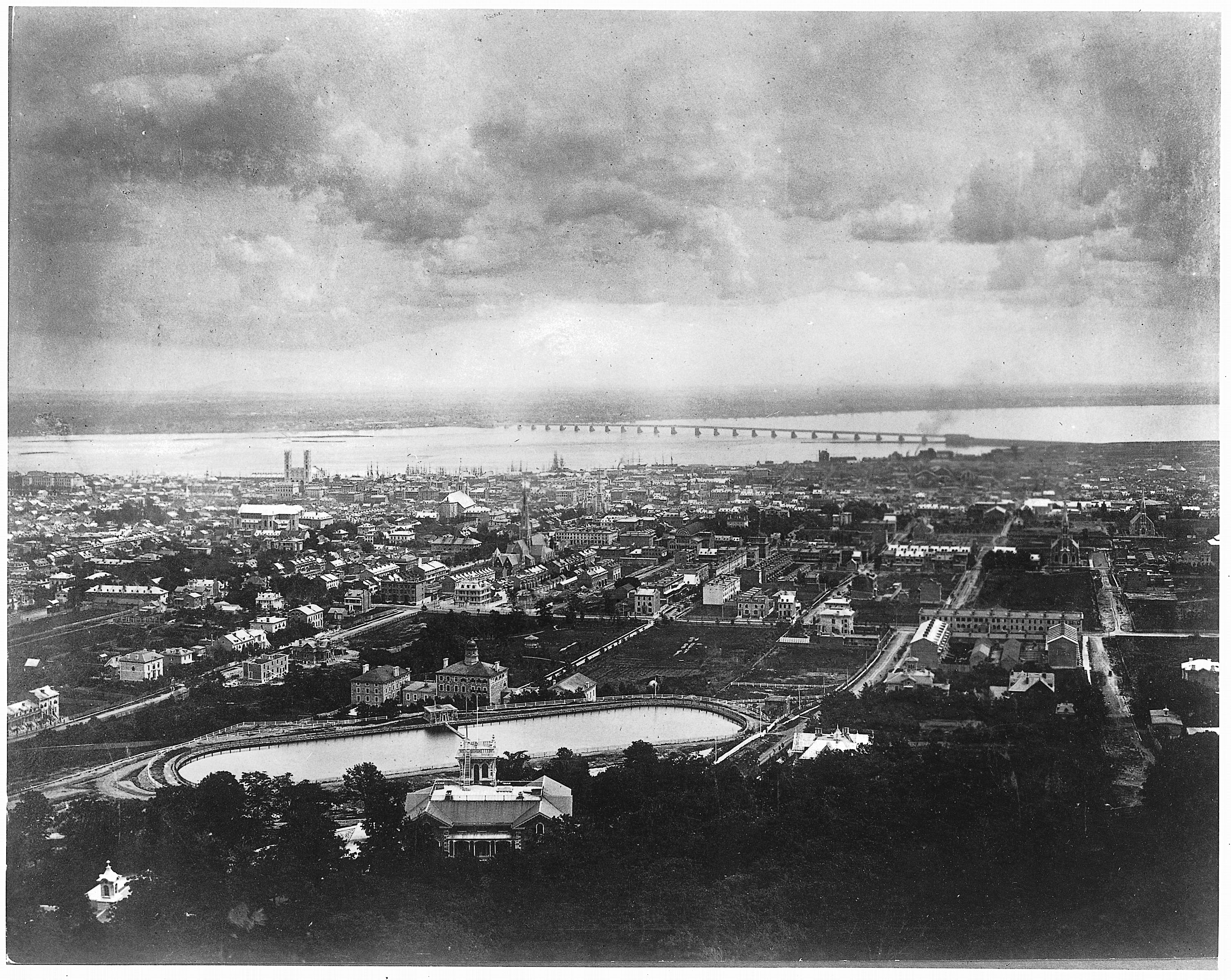 "Vue de Montréal depuis le mont Royal, QC, 1866".