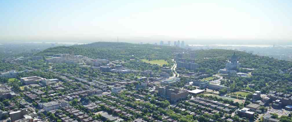 Le flanc nord qui se distingue par la lecture des collines de Westmount et d’Outremont.