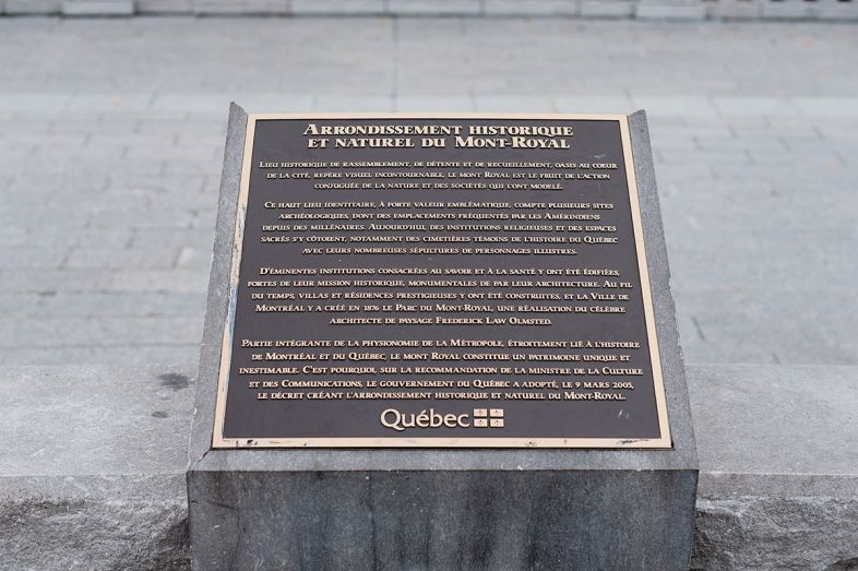 Plaque "Arrondissement historique et naturel du Mont-Royal", 2009.