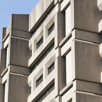 Détail de la bibliothèque McLennan. Photographie.